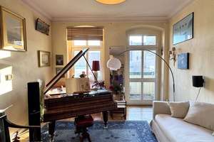 Großzügiger Altbau mit Balkon, Sauna und außergewöhnlicher Raumqualität