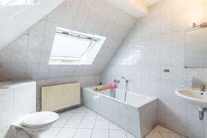 Ideale Kapitalanlage: Großzügige 3,5-Zimmer-Dachgeschosswohnung mit PKW-Stellplatz in Wellingdorf – Die vollständige Adresse der Immobilie erhältst du vom Anbieter., 24148 Wellingdorf, Kiel – Vorschaubild 12