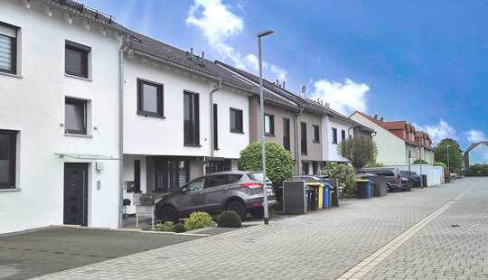 Bild von Hochwertiges Reihenhaus 5ZKB + Wohnkeller - Familientraum in Jügesheimer Feldrandlage