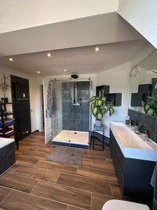 Luxuriöse 3-Zimmer-Wohnung mit Wohnküche + Balkon