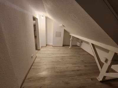 Schöne DG Wohnung in ruhiger Lage zu vermieten!