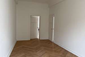 Kernsanierte, denkmalgeschützte Altbauwohnung in 2. Rheinlage mit drei Balkonen – Berger Allee 3, 40213 Carlstadt, Düsseldorf – Vorschaubild 2