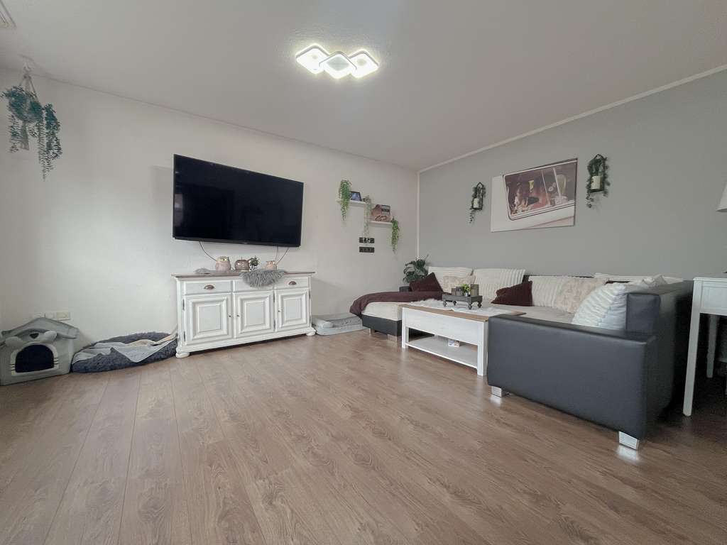 Immobilie in Neuenhaus - Großzügiges Zweifamilienhaus mit Einliegerwohnung, Garten & Garagen – flexibel nutzbar - Bild 1