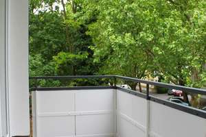 NEU *Paul & Partner*  3-ZIMMER WOHNUNG MIT BALKON & 2 STELLPLÄTZEN IN RUHIGER WOHNGEGEND!
