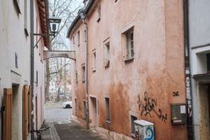 Charmantes, denkmalgeschütztes Wohn- und Geschäftshaus mit unverbaubarem Blick auf die Donau! – Die vollständige Adresse der Immobilie erhältst du vom Anbieter., 93047 Innenstadt, Regensburg – Vorschaubild 4
