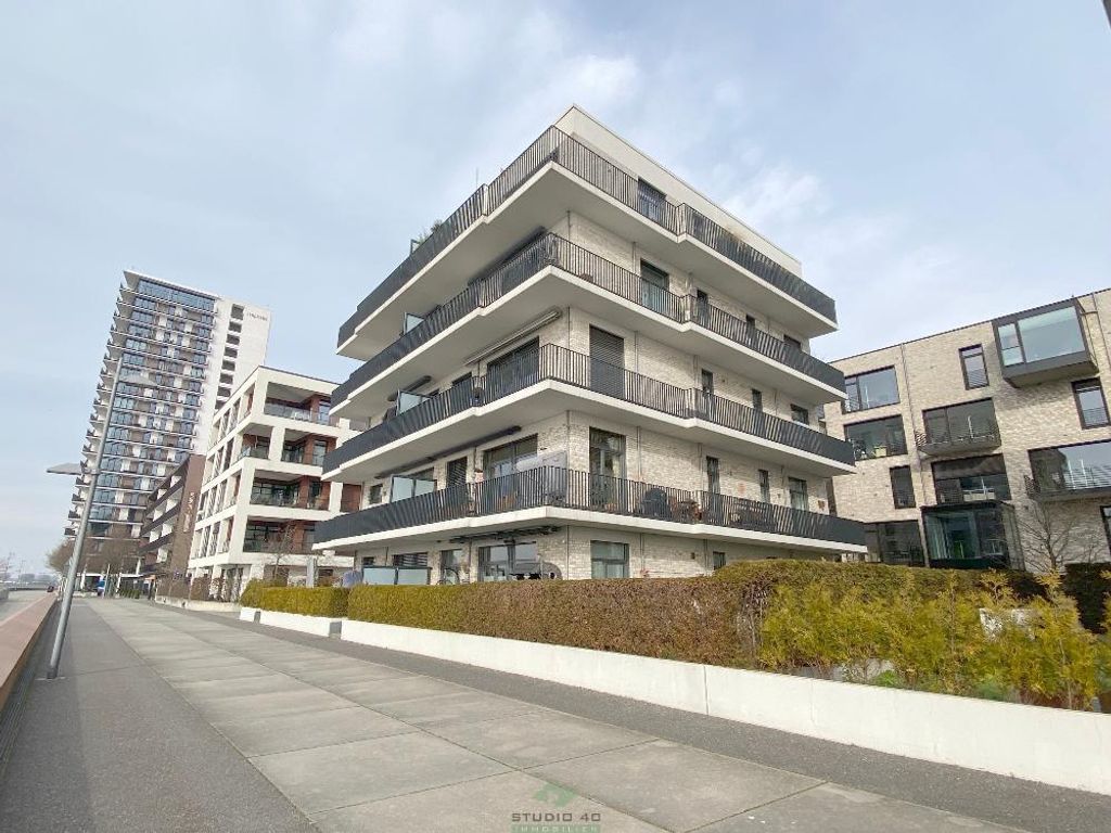 Hochwertige DreiZimmerWohnung mit großer Terrasse und Garten in der Überseestadt