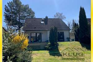 Hermsdorf! Ein besonderes Haus mit Innenpool, Kaminofen, gr. Terrasse u. zeitgemäßer Aufteilung!