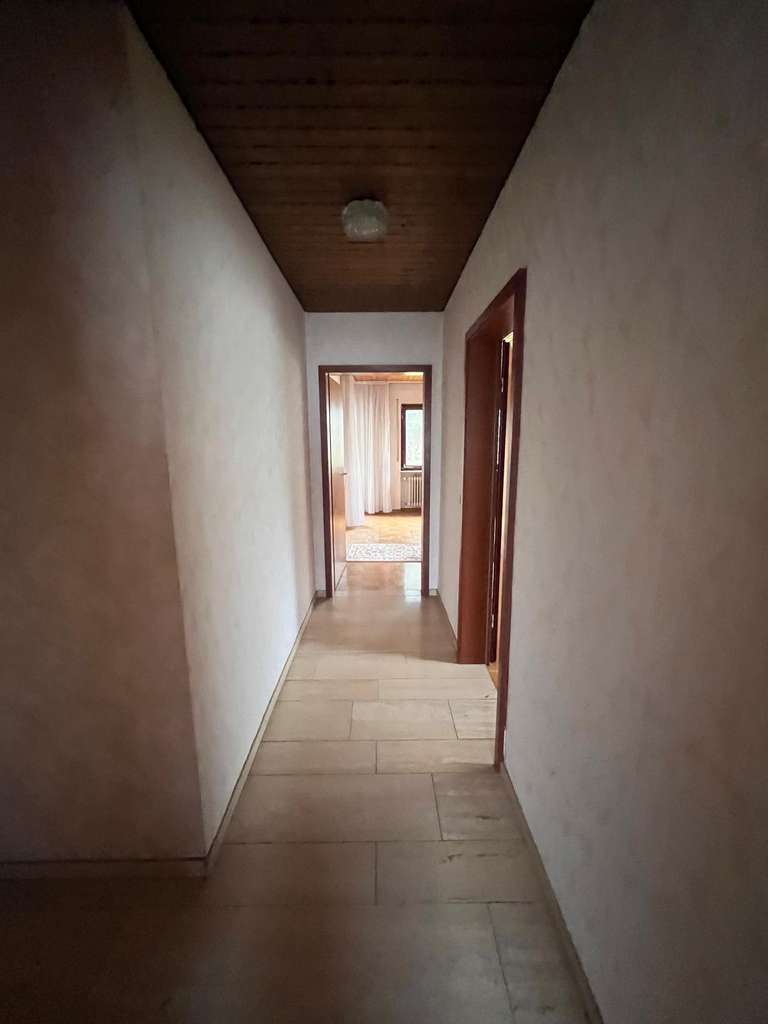 Immobilie in Leingarten - Geräumiges 7,5-Zimmer-Einfamilienhaus mit Doppelgarage und vielen Stellplätzen in Leingarten - Bild 4