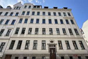 "Stilvolle 2-Zimmer-Maisonette mit Balkon und luxuriöser Eckwanne"