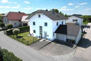 REDUZIERT: Junges Wohnhaus sucht neue Familie  – Die vollständige Adresse der Immobilie erhältst du vom Anbieter., 94439 Roßbach – Vorschaubild 5