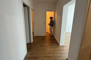 Exklusive, vollständig renovierte 3-Raum-Wohnung in Wuppertal – Friedrich-Ebert-Straße 328, 42117 Wuppertal – Vorschaubild 1
