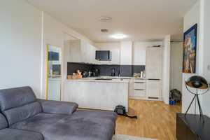Moderne 2-Zimmer-Wohnung mit EBK – Regensburg – Vorschaubild 1
