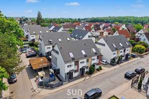 SONNIGE AUSSICHTEN & NATUR PUR! - 2020er REH mit Gartenterrasse in direkter Waldrandlage
