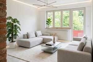 Frisch saniertes Schmuckstück in Stuttgart-Mitte: 3 Zimmer mit sonnigem Balkon – ideal für Sanierung – Hohenheimer Straße 75, 70184 Dobel, Stuttgart – Vorschaubild 1
