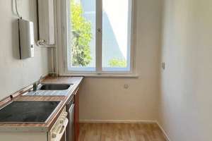 Aufzug und Balkon mit Blick auf den Maikäferplatz nahe Bayerischer Platz – Apostel-Paulus-Straße 16, 10825 Schöneberg, Berlin – Vorschaubild 10