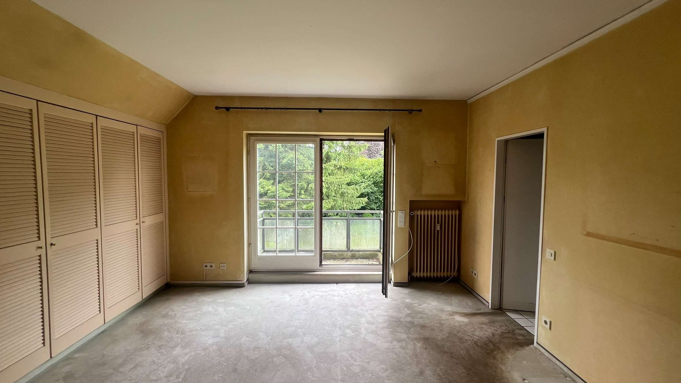 Großzügige 4-Zimmer-Maisonette-Wohnung mit 3 Balkonen in idyllischer Lage, Hamburg – Bild 4