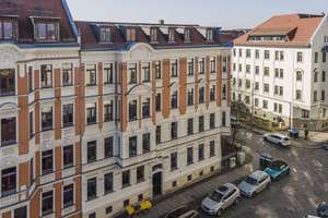 leere 3 Raum mit Dachloggia in Reudnitz -  mit Parkettboden