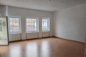 Helle 150 m² große City-Wohnung im stilvollen Altbau