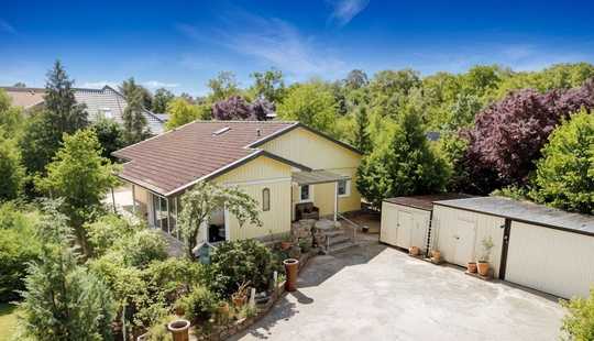 Bild von Uetze - Eltze - Naturverbundenes Holzständerhaus mit Teich und umlaufender Terrasse zum Wohlfühlen!