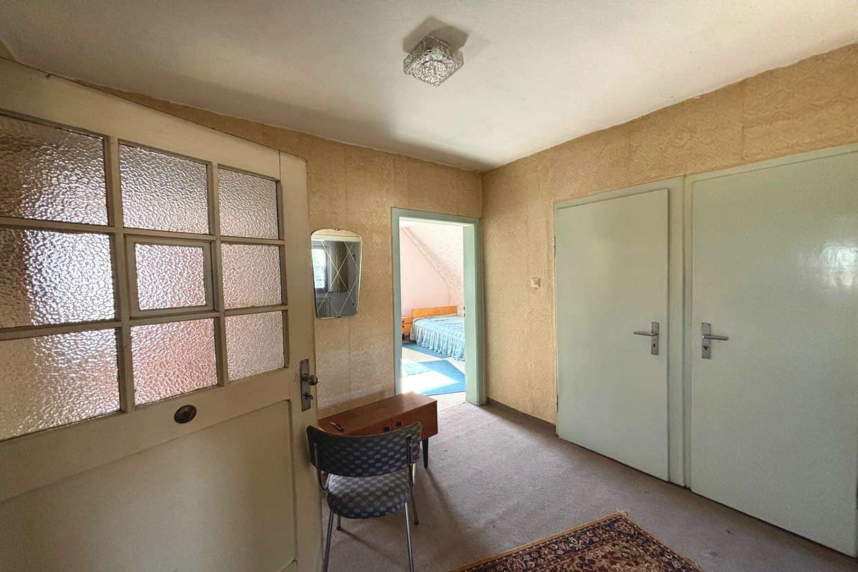 Immobilie in Mainaschaff - SANIERUNGSBEDÜRFTIGES 1-2 FAMILIENHAUS MIT TERRASSE, GARTEN UND GARAGE IN SEHR GUTER LAGE VON  - Bild 13