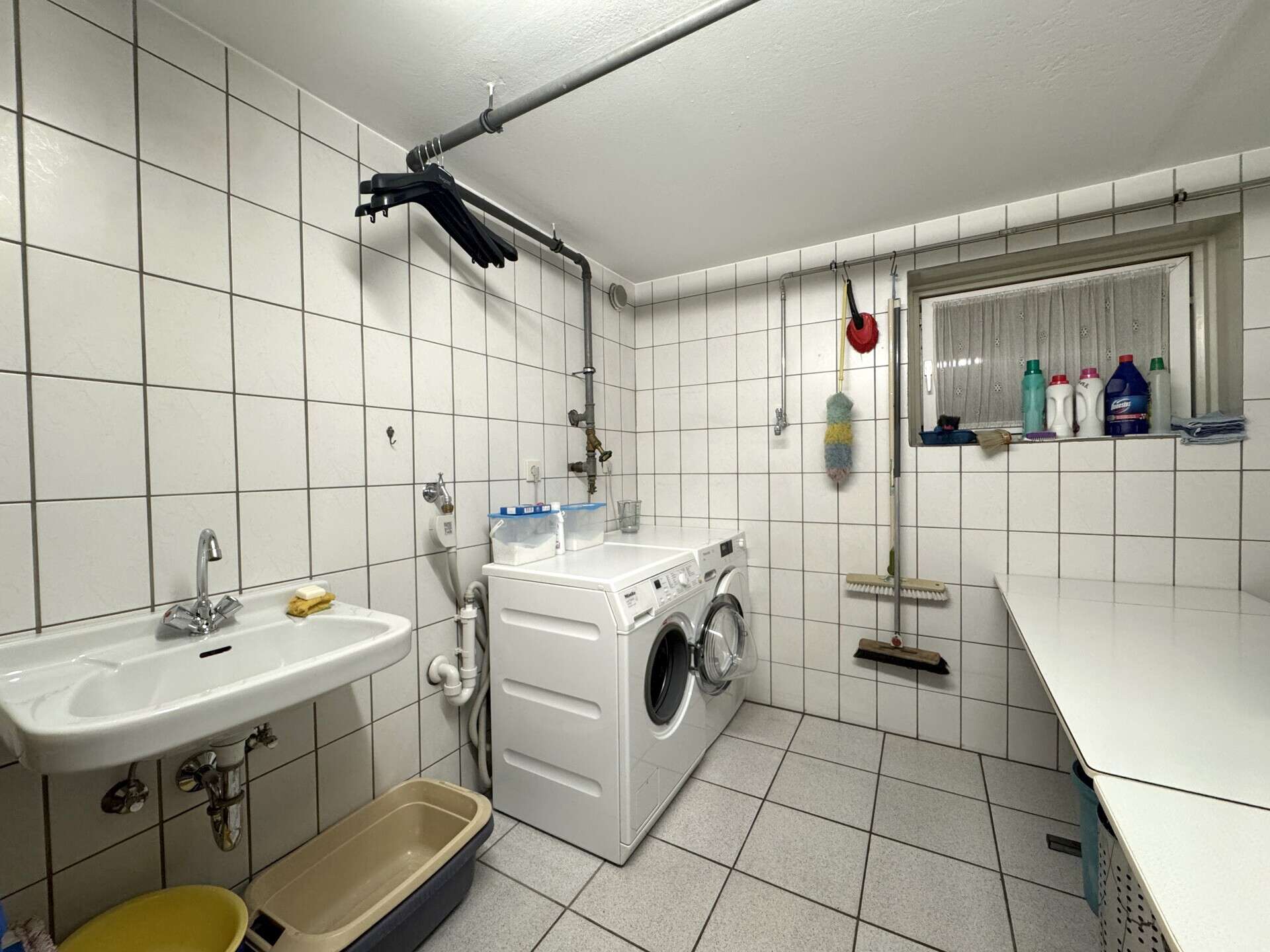 Immobilie in Bayerbach b. Ergoldsbach - Wohnhaus mit Weitblick & Freiraum – vielseitiges Anwesen mit Tierhaltung und zwei Einliegerwohnungen - Bild 15