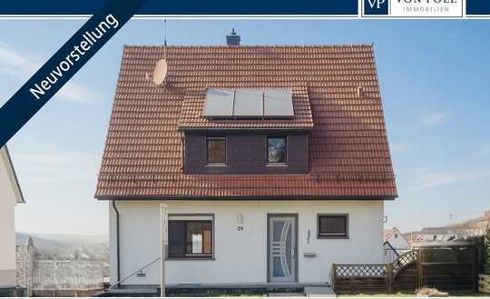 Charmantes Wohnhaus im Stil der 50er-Jahre.
Ideal für große Familien und kleine Handwerksbetriebe.