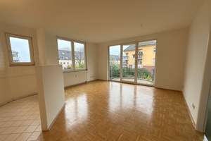 Leerstehende 2-Zimmer-Wohnung mit Sonnenbalkon und TG-Stellplatz in Rheinlage auf Erbbaugrundstück – Die vollständige Adresse der Immobilie erhältst du vom Anbieter., 40597 Benrath, Düsseldorf – Vorschaubild 3