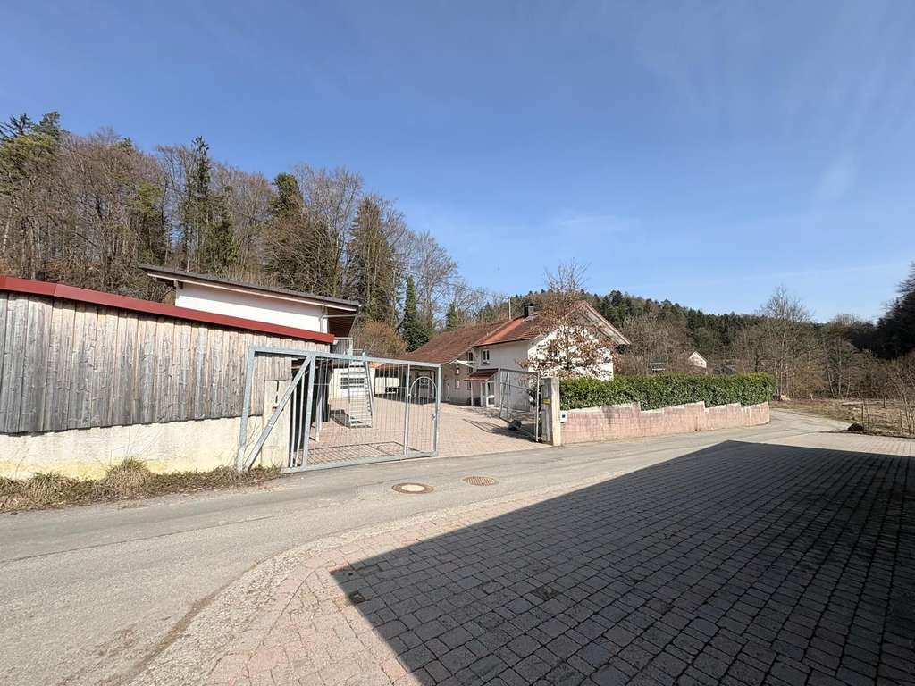 Immobilie in Horgenzell - AUKTION: Großzügiges Wohnhaus mit Anbau 3 Ferienwohnungen, Wiesen, Waldanteil, Carport etc. - Bild 4