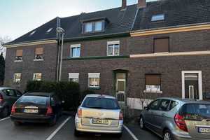 Gepflegtes Reihenmittelhaus mit großem Garten I Renovierungsbedarf  – Krefeld – Vorschaubild 2