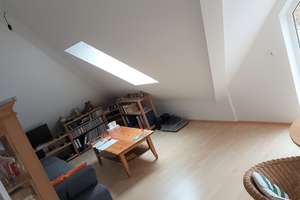 Helle 2-Zimmer-Dachgeschosswohnung mit Balkon in München / Solln – Schultheißstr. 26, 81477 Solln, München – Vorschaubild 3