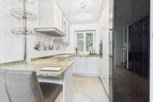 Exklusives Reihenhaus mit 6 Zimmern, Wintergarten, 2 Gartenbereichen und Balkon in München-Trudering – 81827 Waldtrudering, München – Vorschaubild 8