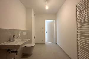 Katip | Attraktive 2-Zimmer-Wohnung mit Balkon und Tiefgarage in München-Lochhausen *neuwertig – Die vollständige Adresse der Immobilie erhältst du vom Anbieter., 81249 Lochhausen, München – Vorschaubild 18