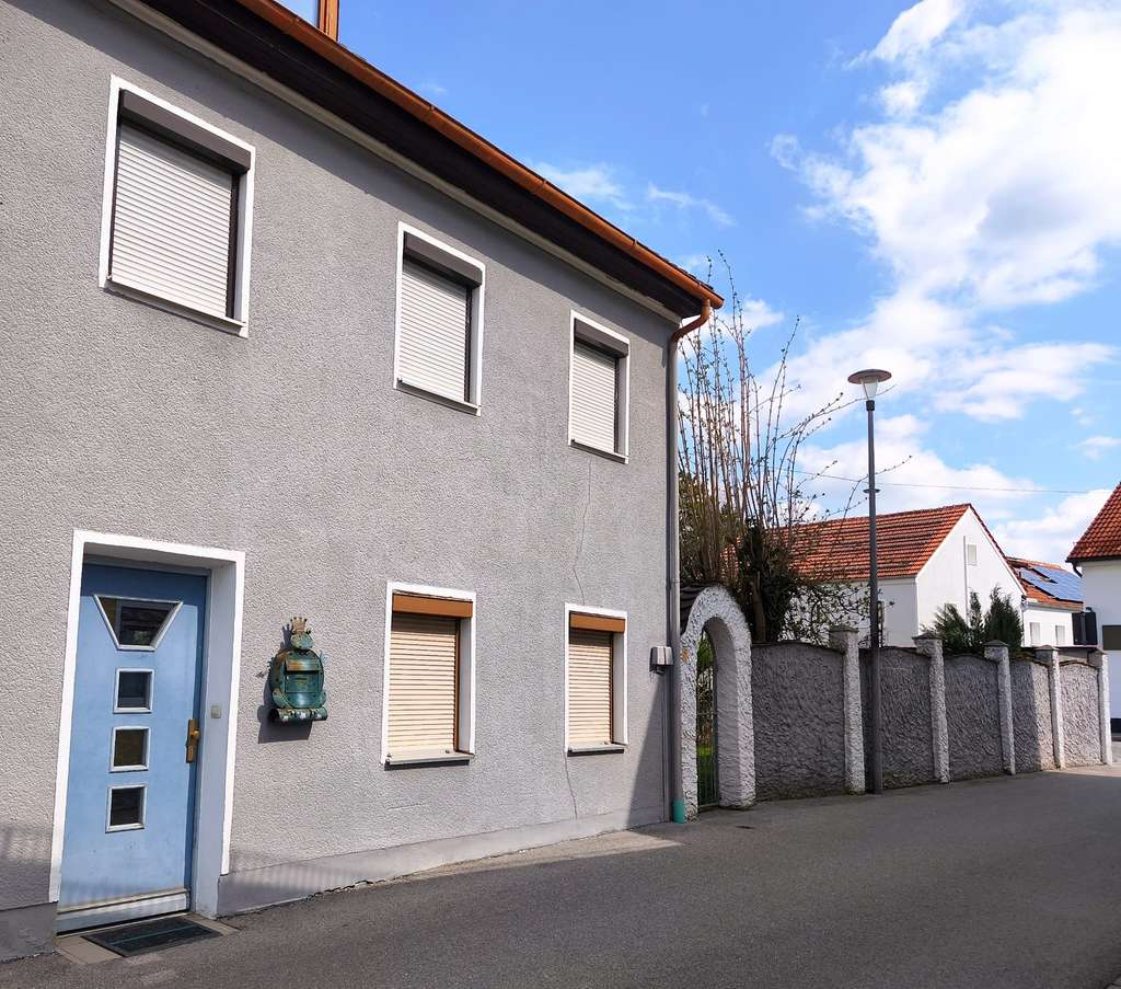 Immobilie in Altötting - Gepflegtes Reiheneckhaus mit Potenzial im Herzen von Altötting - Bild 1