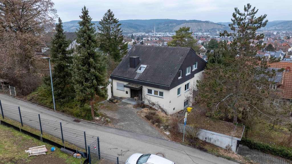 Immobilie in Schorndorf - Freistehendes Einfamilienhaus mit Einliegerwohnung in begehrter Aussichtslage von Schorndorf! - Bild 1