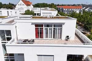 Über den Dächern Truderings: Exklusive 3-Zimmer-Wohnung mit ca. 75 m² Süd-Dachterrasse