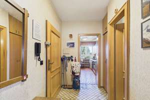 Hier steckt Zukunft drin! 4-Zimmer-Wohnung mit Balkon, Garage und riesigem Potenzial in Karben - OT – 61184 Karben – Vorschaubild 8
