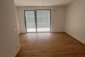 Neubau-Wohnung in Alteglofsheim: Moderner Grundriss mit Balkon – Landshuter Straße 6, 93087 Alteglofsheim – Vorschaubild 2