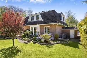 Stilvolles Einfamilienhaus mit großzügigem Garten im beliebten Hamburg-Sasel