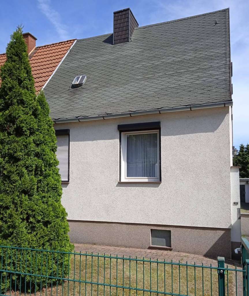 Immobilie in Biederitz - gepflegte Doppelhaushälfte mit Anbau und Garage - Bild 0