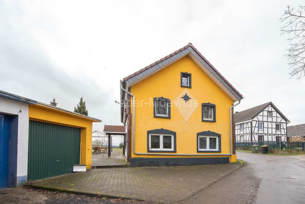 Immobilie in Lohmar - *Fachwerktraum* außergewöhnliches Einfamilienhaus mit Terrasse, Sauna, Garage + Doppelcarport - Bild 1
