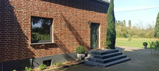 https://pictures.immobilienscout24.de/listings/1ca269bf-caff-409e-b36a-556eccd2249c-1860682881.png/ORIG/resize/540x540%3E/format/webp/quality/73