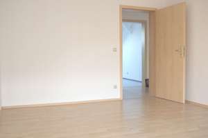 ***SELBSTNUTZUNG MÖGLICH - SEHR GEPFLEGTE, SONNIGE 3 Zi-DACHGESCHOSSWOHNUNG IN RUHIGER LAGE *** – Die vollständige Adresse der Immobilie erhältst du vom Anbieter., 9131 Hilbersdorf, Chemnitz – Vorschaubild 12