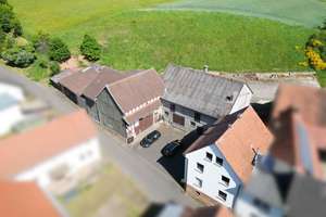 Großzügiger Dreiseitenhof in Wetter - Saniertes Haus, Vielseitig nutzbarer Hof! – Die vollständige Adresse der Immobilie erhältst du vom Anbieter., 35083 Wetter (Hessen) – Vorschaubild 1