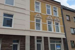 Renovierte 3-Zimmer-Altbau-Wohnung mit Dusche, Badewanne und Balkon im 1. OG