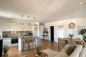 3-Zimmer-Wohnung mit 2 Balkonen, EBK & viel Licht