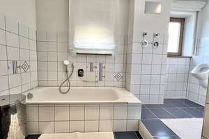 Wohnen mit Charme – Lichtdurchflutete und großzügige DG-Wohnung im Antonviertel – Die vollständige Adresse der Immobilie erhältst du vom Anbieter., 85051 Münchener Straße, Ingolstadt – Vorschaubild 4