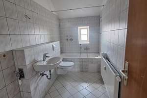 Gemütliche DG 3-Zimmer mit Laminat, Balkon und Wannenbad in ruhiger Lage! EBK mgl. – Zschopauer Platz 9, 9126 Bernsdorf, Chemnitz – Vorschaubild 9