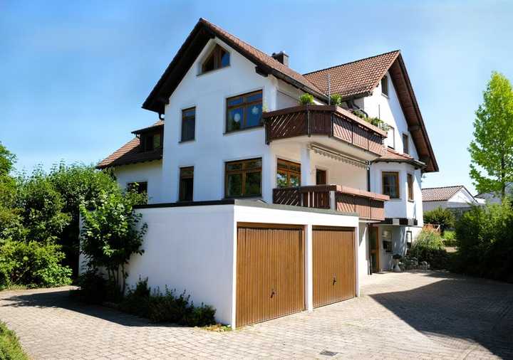 Flexibles Wohnkonzept in Ailingen:  2-Familienhaus mit separater Einliegerwohnung
