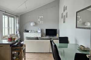 Helle 2-Raum-DG-Wohnung mit Terrasse und Tiefgaragenstellplatz – Karlsruhe – Vorschaubild 1