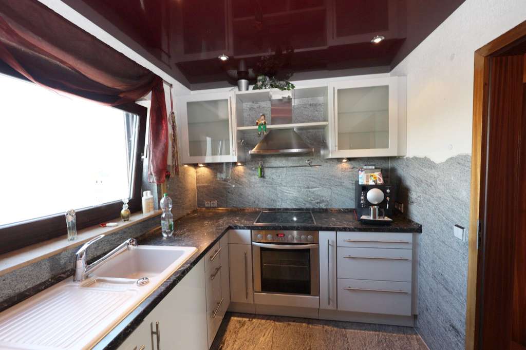 Immobilie in Freiberg am Neckar - Sofort beziehbar: 4,5 Zimmer-Penthousewohnung mit großer Dachterrasse und Garage - Bild 4